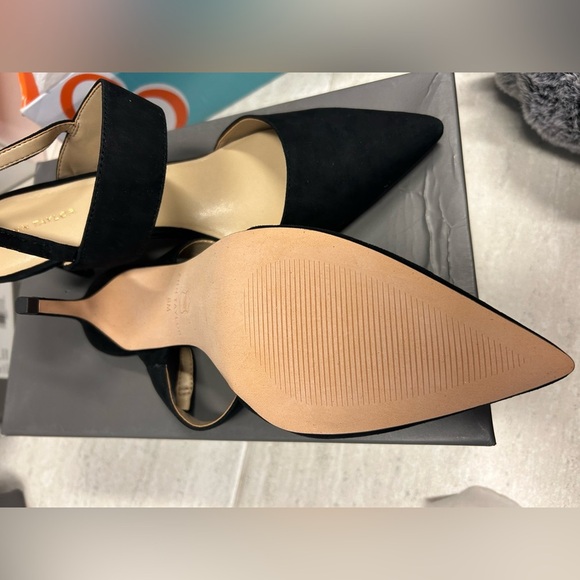 Ann Taylor pump heel - Picture 3 of 5